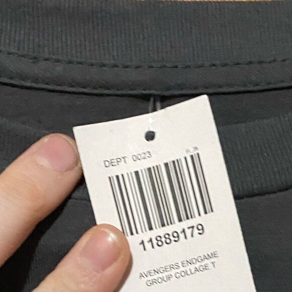 Avengers Endgame shirt sleeve t-shirt Size XL NWT - Picture 3 of 5